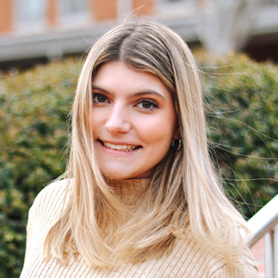 Elizabeth Tomalis Headshot