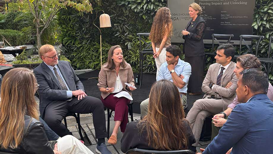 Jenelle Shapiro leads a breakout group at Unlocking Sustainability ROI at Goals House
